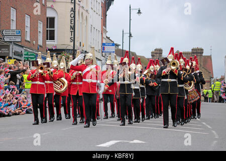 Dorking, Surrey, UK. Sep 29, 2017. Le personnel militaire marche dans le centre-ville de Dorking pour la parade d'Adieu Cour Headley. La Comtesse de Wessex ont assisté au service revoir à Headley Cour Défense médical Centre de réadaptation (DMRC). Une nouvelle installation est ouvert dans Loughborough en 2018. Credit : Julia Gavin/Alamy Live News Banque D'Images