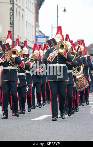 Dorking, Surrey, UK. Sep 29, 2017. Bande militaire marche dans le centre-ville de Dorking pour la parade d'Adieu Cour Headley. La Comtesse de Wessex ont assisté au service revoir à Headley Cour Défense médical Centre de réadaptation (DMRC). Une nouvelle installation est ouvert dans Loughborough en 2018. Credit : Julia Gavin/Alamy Live News Banque D'Images