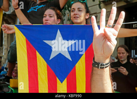 Barcelone, Espagne. 29 Sep, 2017. l Les agriculteurs sont la démonstration catalane avec leurs tracteurs dans les rues de Barcelone à l'appui de l'organisation d'un référendum, à Barcelone, le 29 septembre 2017. Más Información Gtres Crédit : Comuniación sur ligne, S.L./Alamy Live News Banque D'Images