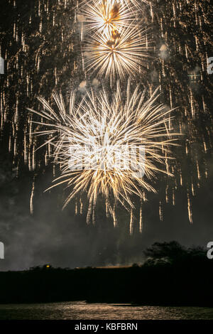 D'artifice musical, Southport. Le Merseyside. 29 septembre 2017. Des milliers de visiteurs assistent à l'artifice musical britannique 2017 à Southport Championnat ce weekend. Les spectateurs ont été traités à une affiche à couper le souffle avec un tableau de lumière et d'un mélange de musique de ce concours annuel d'effets pyrotechniques. Credit : Cernan Elias/Alamy Live News Banque D'Images