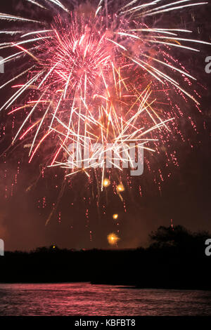 D'artifice musical, Southport. Le Merseyside. 29 septembre 2017. Des milliers de visiteurs assistent à l'artifice musical britannique 2017 à Southport Championnat ce weekend. Les spectateurs ont été traités à une affiche à couper le souffle avec un tableau de lumière et d'un mélange de musique de ce concours annuel d'effets pyrotechniques. Credit : Cernan Elias/Alamy Live News Banque D'Images