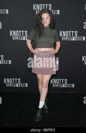 Buena PARK, CA - 29 SEPTEMBRE : Emma Kenney, à la nuit de célébration de Knot’s Scary Farm & Instagram à Knot’s Berry Farm à Buena Park, Californie, le 29 septembre 2017. Crédit : Faye Sadou/MediaPunchBUENA PARK, CA - 29 SEPTEMBRE : Emma Kenney, à Knot’s Scary Farm & Instagram’s Celebrity Night à Knot’s Berry Farm à Buena Park, Californie, le 29 septembre 2017. Crédit: Faye Sadou/Mediapunch Banque D'Images