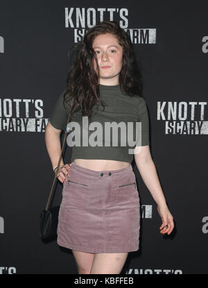 Buena PARK, CA - 29 SEPTEMBRE : Emma Kenney, à la nuit de célébration de Knot’s Scary Farm & Instagram à Knot’s Berry Farm à Buena Park, Californie, le 29 septembre 2017. Crédit : Faye Sadou/MediaPunchBUENA PARK, CA - 29 SEPTEMBRE : Emma Kenney, à Knot’s Scary Farm & Instagram’s Celebrity Night à Knot’s Berry Farm à Buena Park, Californie, le 29 septembre 2017. Crédit: Faye Sadou/Mediapunch Banque D'Images