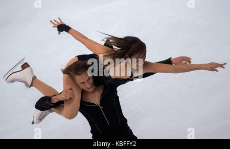 Oberstdorf, Allemagne. 30Th sep 2017. Allison reed et saulius ambrulevicius de Lituanie au cours de la compétition de danse sur glace Le Nebelhorn Trophy série challenger à Oberstdorf, Allemagne, 30 septembre 2017. crédit : Peter kneffel/dpa/Alamy live news Banque D'Images