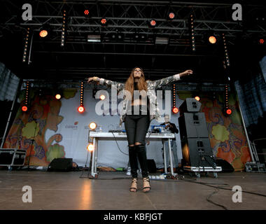 Londres, Royaume-Uni. 30 septembre, 2017. tasha tah uk est plus populaire british asian female star aimerait vivre en chantant la scène de couleurs ,premier croydon mela indien crédit : Paul quezada-neiman/Alamy live news Banque D'Images