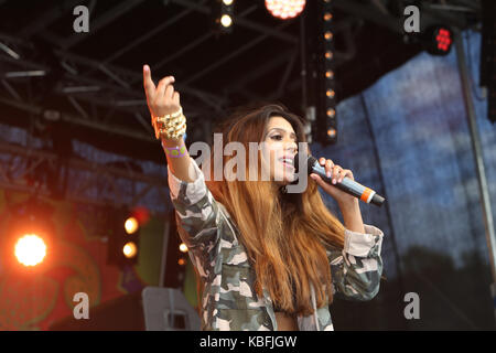 Londres, Royaume-Uni. 30 septembre, 2017. tasha tah uk est plus populaire british asian female star aimerait vivre en chantant la scène de couleurs ,premier croydon mela indien crédit : Paul quezada-neiman/Alamy live news Banque D'Images