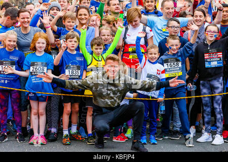 Le jour avant la grande course écossais' demi-marathon, le samedi est un jour de plaisir, courir, courses, compétitions et animations pour toute la famille. Cette année, l'événement a été soutenu par ANDREW BUTCHART (5000m) et le médaillé d'EILIDH DOYLE (médaillé olympique) Banque D'Images