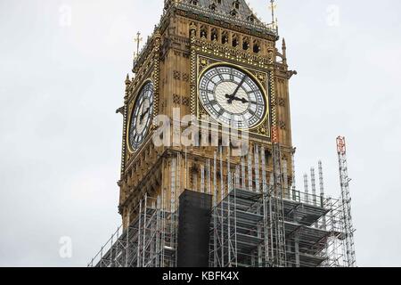 Londres, Royaume-Uni. Sep 30, 2017. Un nouveau rapport publié par le parlement membres les coûts de réparation pour l'Elizabeth Tower aka Big Ben dans le Palais de Westminster ont doublé à environ €61m. Le projet est plus complexe et vaste que prévu en 2016, lors de l'estimation de $29m a été faite. Credit : claire doherty/Alamy Live News Banque D'Images