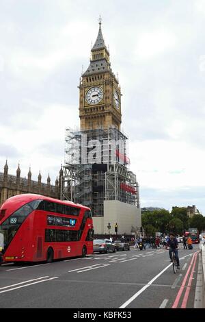 Londres, Royaume-Uni. Sep 30, 2017. Un nouveau rapport publié par le parlement membres les coûts de réparation pour l'Elizabeth Tower aka Big Ben dans le Palais de Westminster ont doublé à environ €61m. Le projet est plus complexe et vaste que prévu en 2016, lors de l'estimation de $29m a été faite. Credit : claire doherty/Alamy Live News Banque D'Images