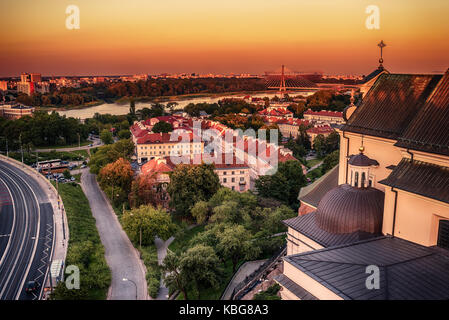 Varsovie, Pologne : partie centrale de la ville et de la rivière vistule dans le coucher du soleil Banque D'Images