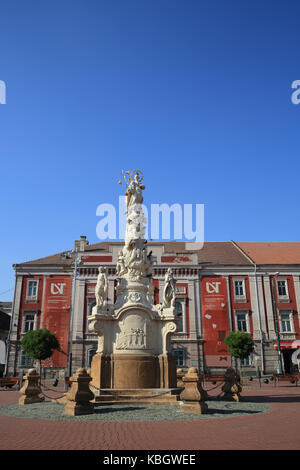 La statue de la Vierge Marie et St Jean sur la place de la Liberté (Piata Libertatii), dans la ville de Timisoara, Roumanie occidentale Banque D'Images