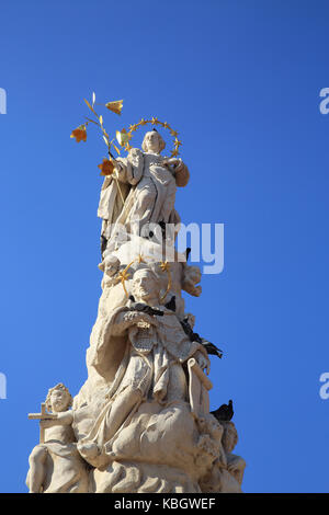 La statue de la Vierge Marie et St Jean sur la place de la Liberté (Piata Libertatii), dans la ville de Timisoara, Roumanie occidentale Banque D'Images