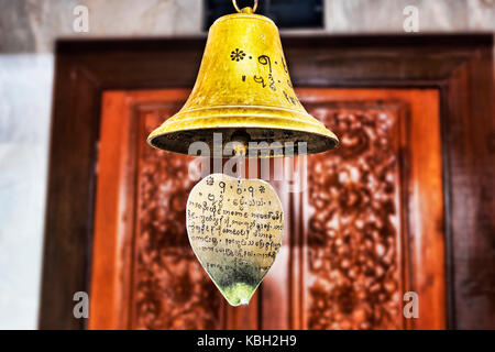 Phuket, Thaïlande le 4 juillet 2017 : petit et décoré à l'intérieur de Bell écrit Wat Chalong temple. est situé dans le sous-district de Chalong, mueang phuket district. Banque D'Images