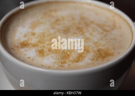 Une gamme d'images prises tout en prenant un café et un muffin petit déjeuner dans le centre-ville de Newcastle. Banque D'Images