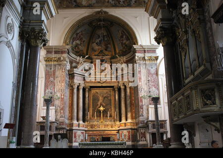 Amalfi, Italie, le 11 août 2014 : la cathédrale d'Amalfi, zone centrale liturgique. L'église est dédiée à l'Apôtre Saint André. Un Baroqye ar Byzantine Banque D'Images