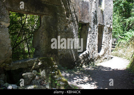 Amalfi, Italie, 12 août 2014 : Valle delle Ferriere chemin dans Amalfi, belle et fraîche même en plein été Banque D'Images