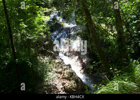 Amalfi, Italie, 12 août 2014 : Valle delle Ferriere chemin dans Amalfi, une belle et fraîche même en plein été grâce à des cascades et des ruisseaux Banque D'Images