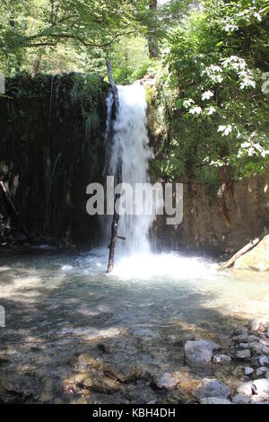 Amalfi, Italie, 12 août 2014 : Valle delle Ferriere chemin dans amalfi, une belle et fraîche même en plein été grâce à des cascades et des ruisseaux Banque D'Images