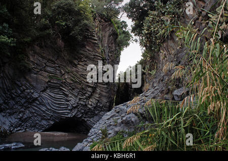 Les murs de l'alcantara canyon en Sicile, Italie Banque D'Images