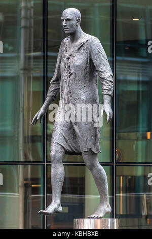 Sculpture en faisant un pas en avant, par hanneke Beaumont, en face du siège du Conseil européen des ministres à Bruxelles, Belgique. Banque D'Images