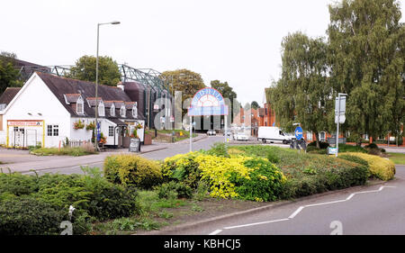 Bienvenue au panneau Redhill sur Roundabout Surrey UK Banque D'Images