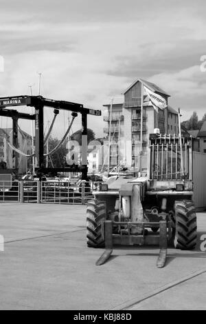 Septembre 2017 - téléchargeur à fourche appartenant à un chantier de Portishead, près de Bristol, Angleterre. Banque D'Images