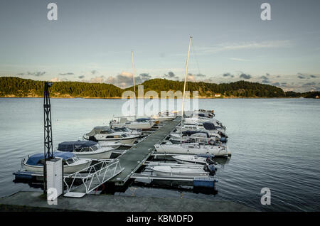 Bateaux dans l'eau, lac de nice Banque D'Images