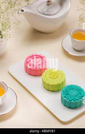 De délicieux en-cas traditionnel chinois mooncake sur la table. Banque D'Images