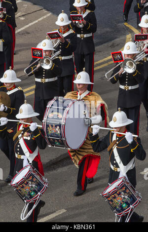 Marching Band militaire et jouer Banque D'Images