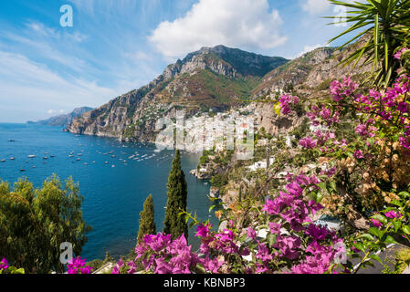 Une vue panoramique de la ville de Positano sur la côte amalfitaine Banque D'Images