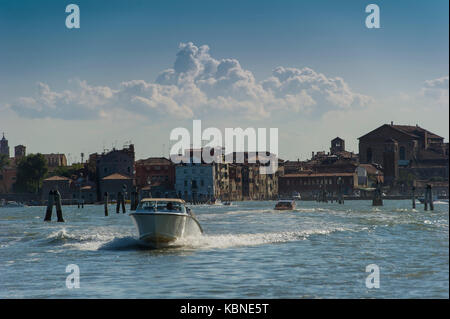 Les taxis de l'eau Venise prendre les gens vers et depuis l'aéroport de Venise Banque D'Images