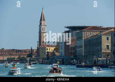 Les taxis de l'eau Venise prendre les gens vers et depuis l'aéroport de Venise Banque D'Images