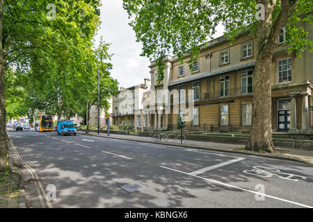 Le CENTRE-VILLE DE BRISTOL EN ANGLETERRE LE DÉBUT DE WHITELADIES ROAD ET BROADCASTING HOUSE Banque D'Images