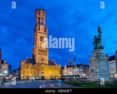 Le beffroi de Bruges (Belfort van Brugge), la Place du Marché (Markt), Bruges (Brugge), Belgique Banque D'Images