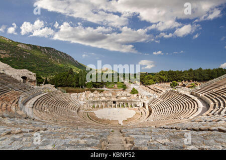 Dans l'amphithéâtre les ruines romaines d'Éphèse, en Turquie. Banque D'Images