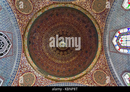 La décoration du plafond de la pièce à l'intérieur du harem du palais de topkapi, à Istanbul, Turquie. Banque D'Images