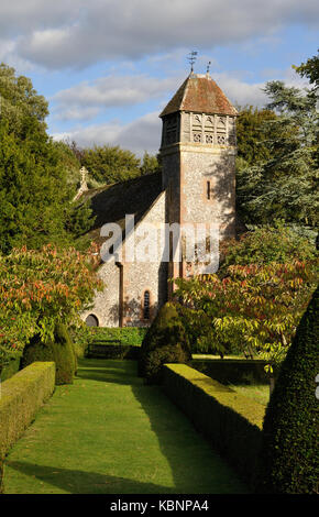 All Saints Church se trouve dans le parc de Hinton Ampner House, près de Alresford, Hampshire. Banque D'Images