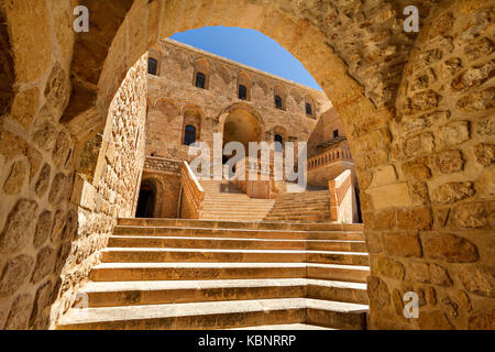 Historique Dayrul Zafaran monastère orthodoxe syrien connu aussi comme Monastère de Saffron en raison de sa couleur, à Mardin, Turquie. Banque D'Images