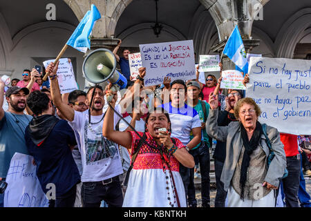 Antigua, Guatemala - 15 septembre 2017 : les habitants de protester contre la corruption du gouvernement sur l'indépendance du Guatemala Banque D'Images