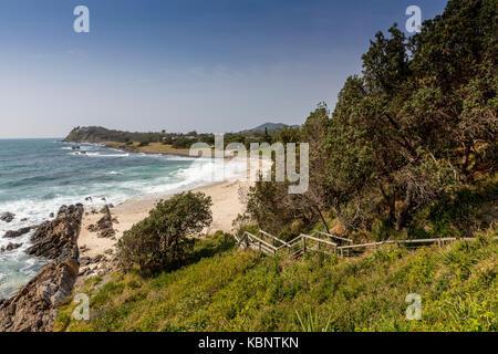 Plage de galets près de Forster sur le milieu de la côte nord, s'inscrit dans le cadre du Bicentenaire à pied le long de la côte, New South Wales, Australie Banque D'Images