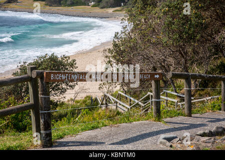 Plage de galets près de Forster sur le milieu de la côte nord, s'inscrit dans le cadre du Bicentenaire à pied le long de la côte, New South Wales, Australie Banque D'Images