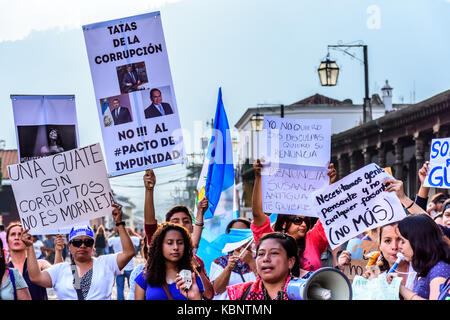 Antigua, Guatemala - 15 septembre 2017 : les habitants de protester contre la corruption du gouvernement sur l'indépendance du Guatemala Banque D'Images