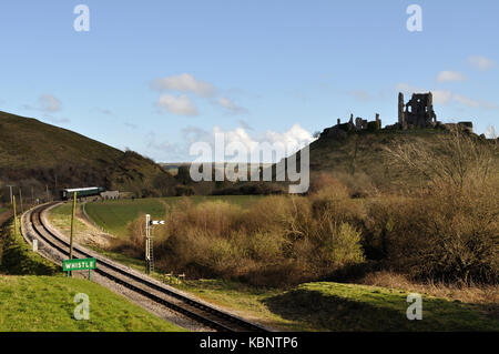 Conserves de bataille d'Angleterre n° du Pacifique Manston 34070 se dirige vers le château de Corfe après avoir quitté la station de Norden sur le chemin de fer Swanage dans le Dorset. Banque D'Images