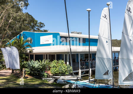 Délicieuse café et restaurant sur Smiths Lake, un des grands lacs sur le milieu de la côte nord de la Nouvelle-Galles du Sud, Australie Banque D'Images