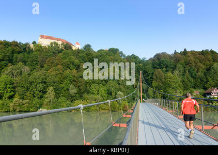 Château Neuburg sur River Inn, pont suspendu, Neuburg am Inn, Niederbayern, Basse Bavière, Bade-Wurtemberg, Bavière, Allemagne Banque D'Images