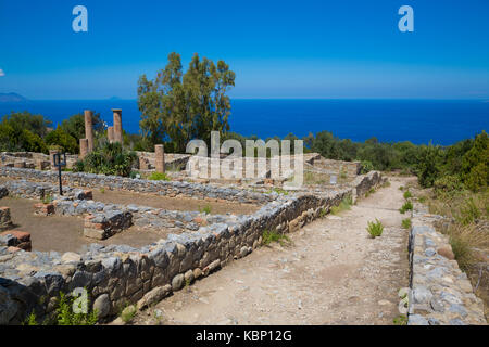 Tindari (Sicile, Italie) - Tindari (Sicile, Italie) - zone archéologique de Tindari, l'antique polis grecque fondée en 396 avant J.-C. par Denys de Syracuse Banque D'Images