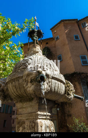 La fontaine des deux places Village Cotignac Provence Verte /Provence Alpes Côte d'Azur, Var (83), France Banque D'Images