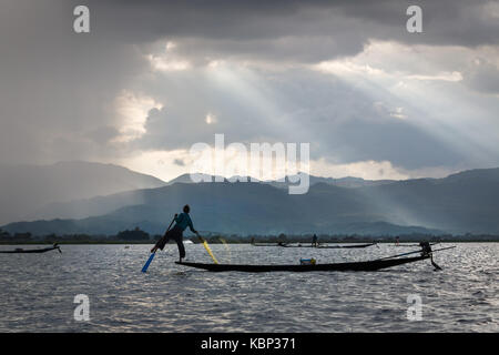 L'Asie, Birmanie, lac Inle, les pêcheurs traditionnels sur le lac Banque D'Images