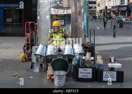 La tin bin man street performer Banque D'Images