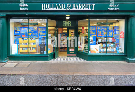 La Hollande et Barrett shop dans l'artère principale, Woodbridge, Suffolk, Angleterre, RU Banque D'Images